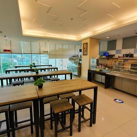 Greenwindows Hotel Davao Zewnętrze zdjęcie
