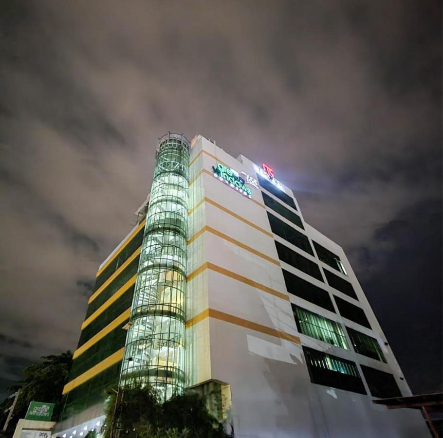 Greenwindows Hotel Davao Zewnętrze zdjęcie