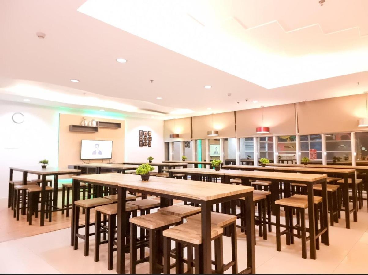 Greenwindows Hotel Davao Zewnętrze zdjęcie