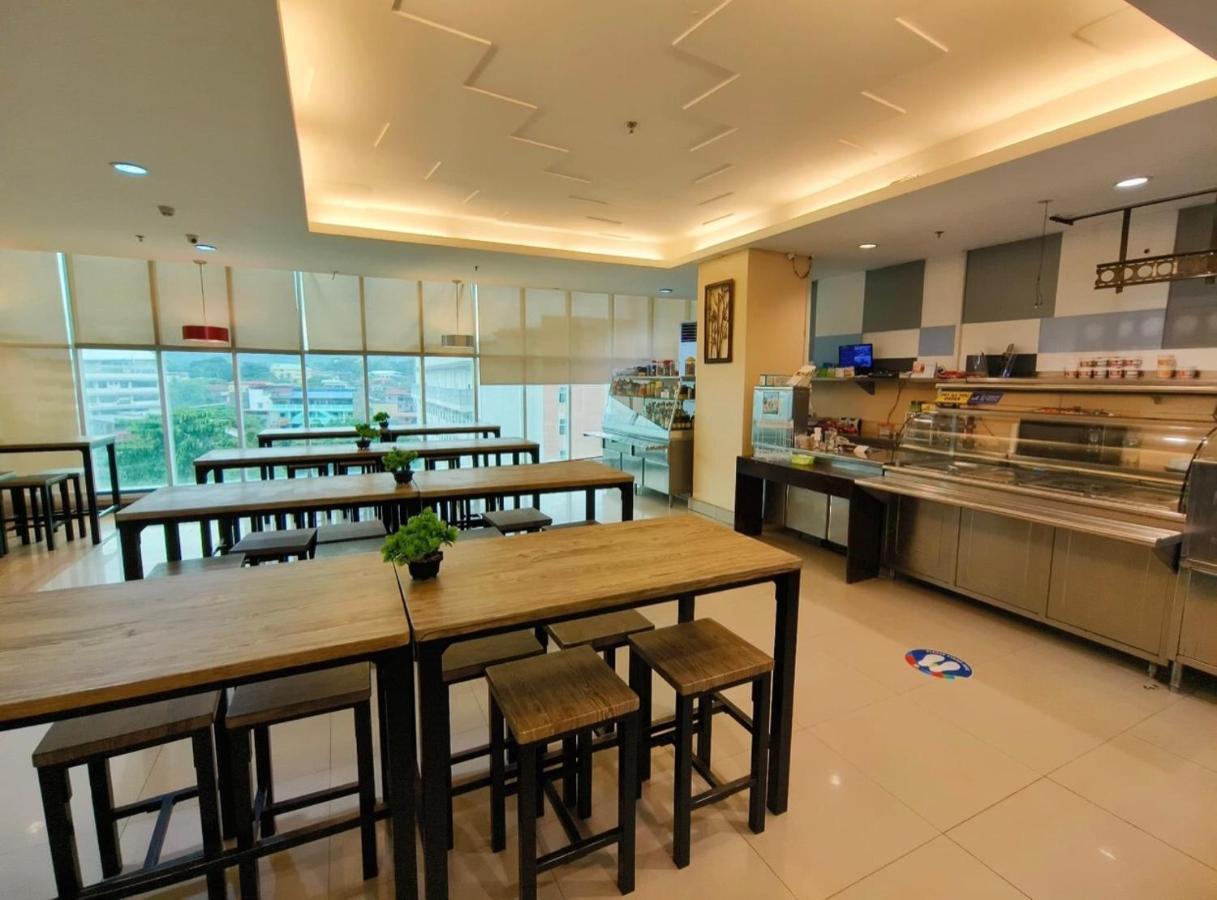 Greenwindows Hotel Davao Zewnętrze zdjęcie