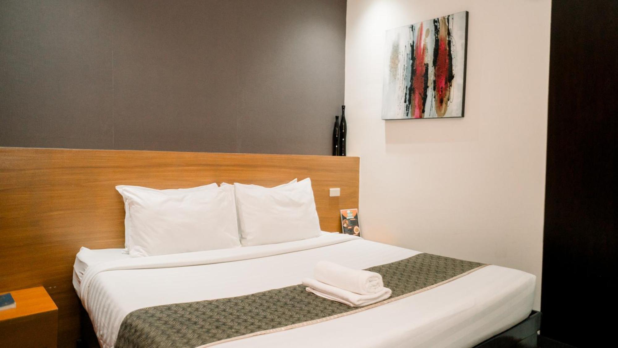 Greenwindows Hotel Davao Zewnętrze zdjęcie