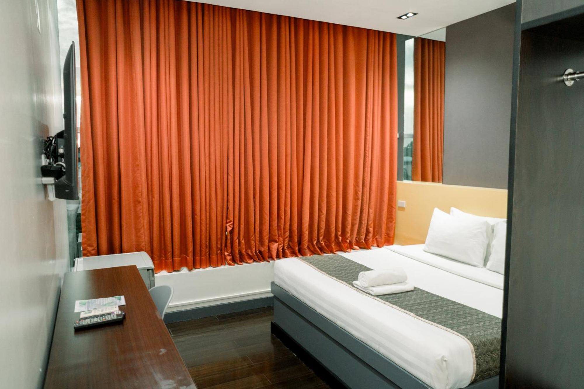Greenwindows Hotel Davao Zewnętrze zdjęcie